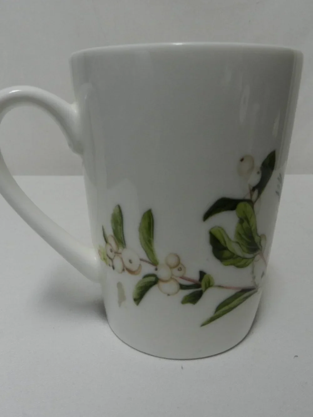 Williams Sonoma Woodland Berry Red Cardinal Bird Christmas Mug Pine Cone